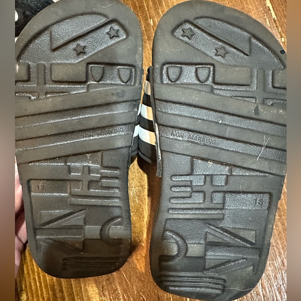 Kids Adidas Adilette Comfort Slides - Size 13 great condition